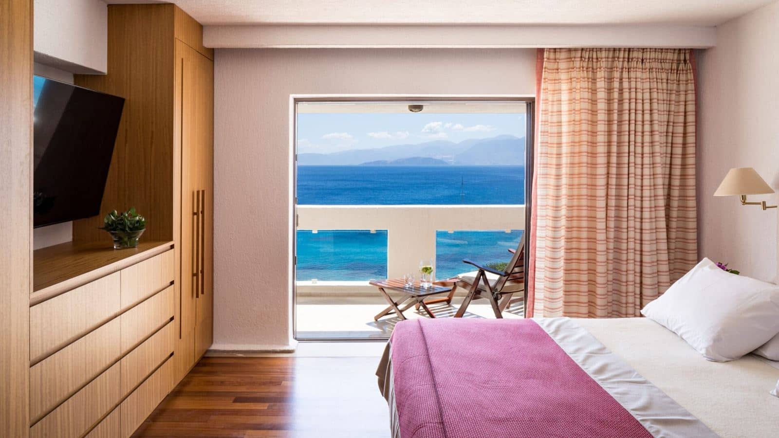 rooms-2-bedrooms-superior-suite-seaview
