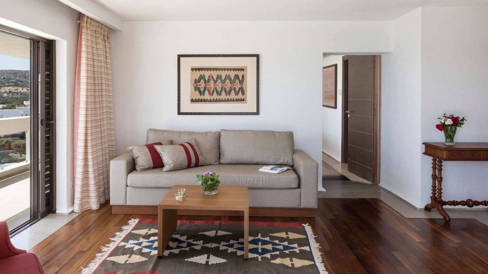 rooms-1-bedroom-superior-suite-seaview