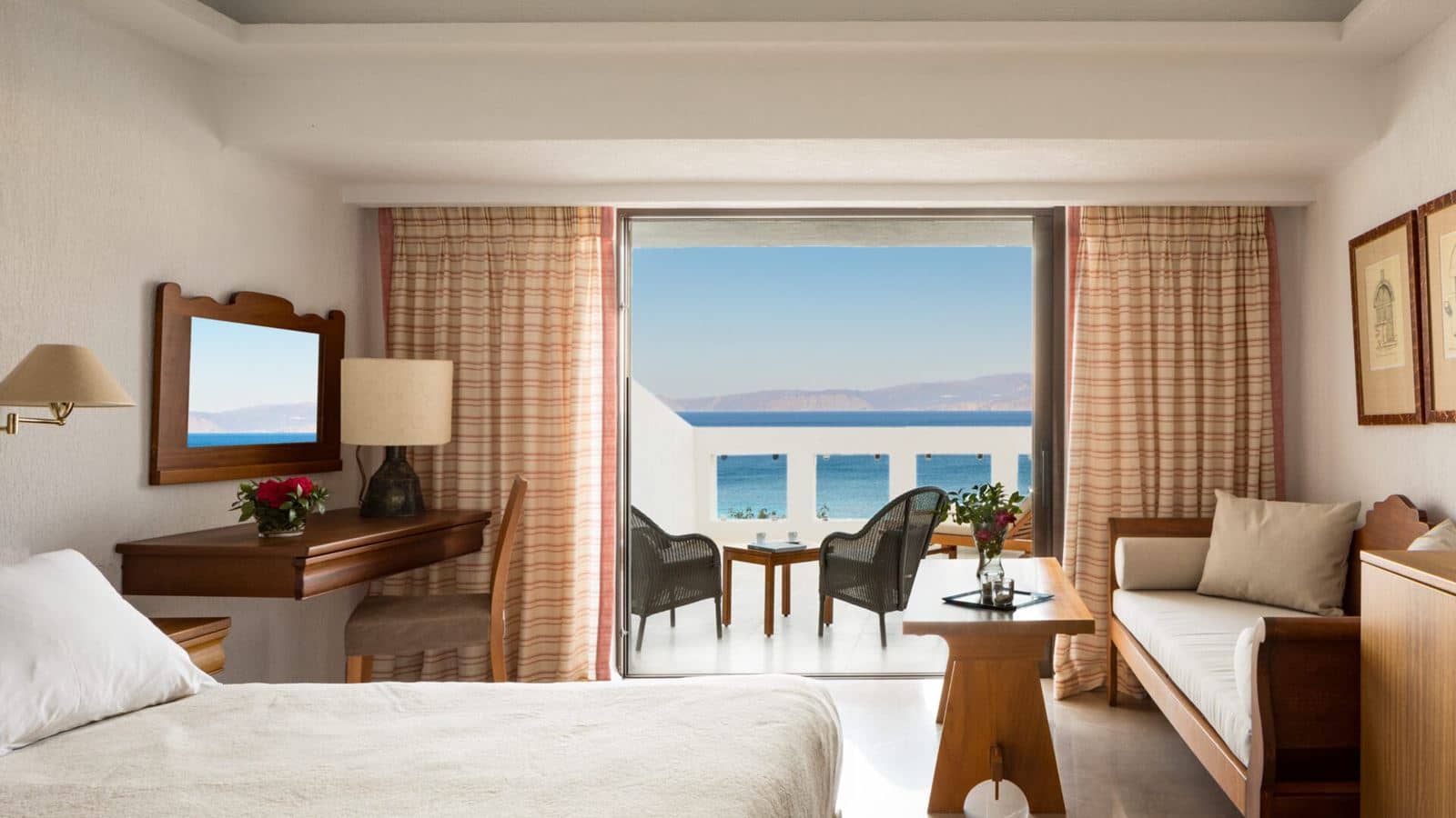 rooms-room-superior-seaview