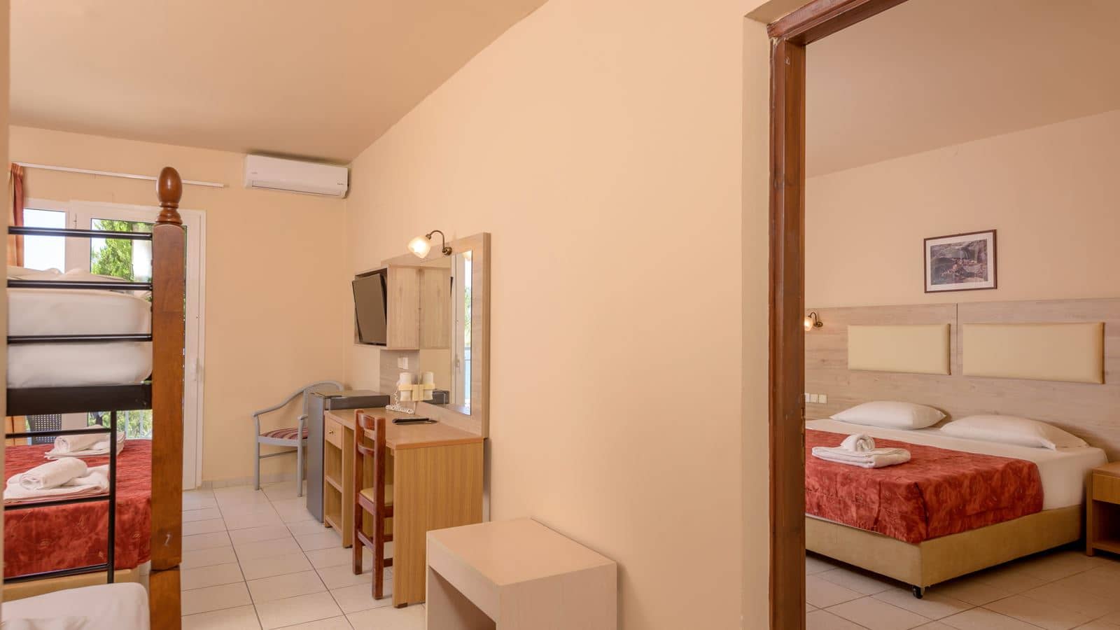 rooms-family-room-garden-view-2-bedroom