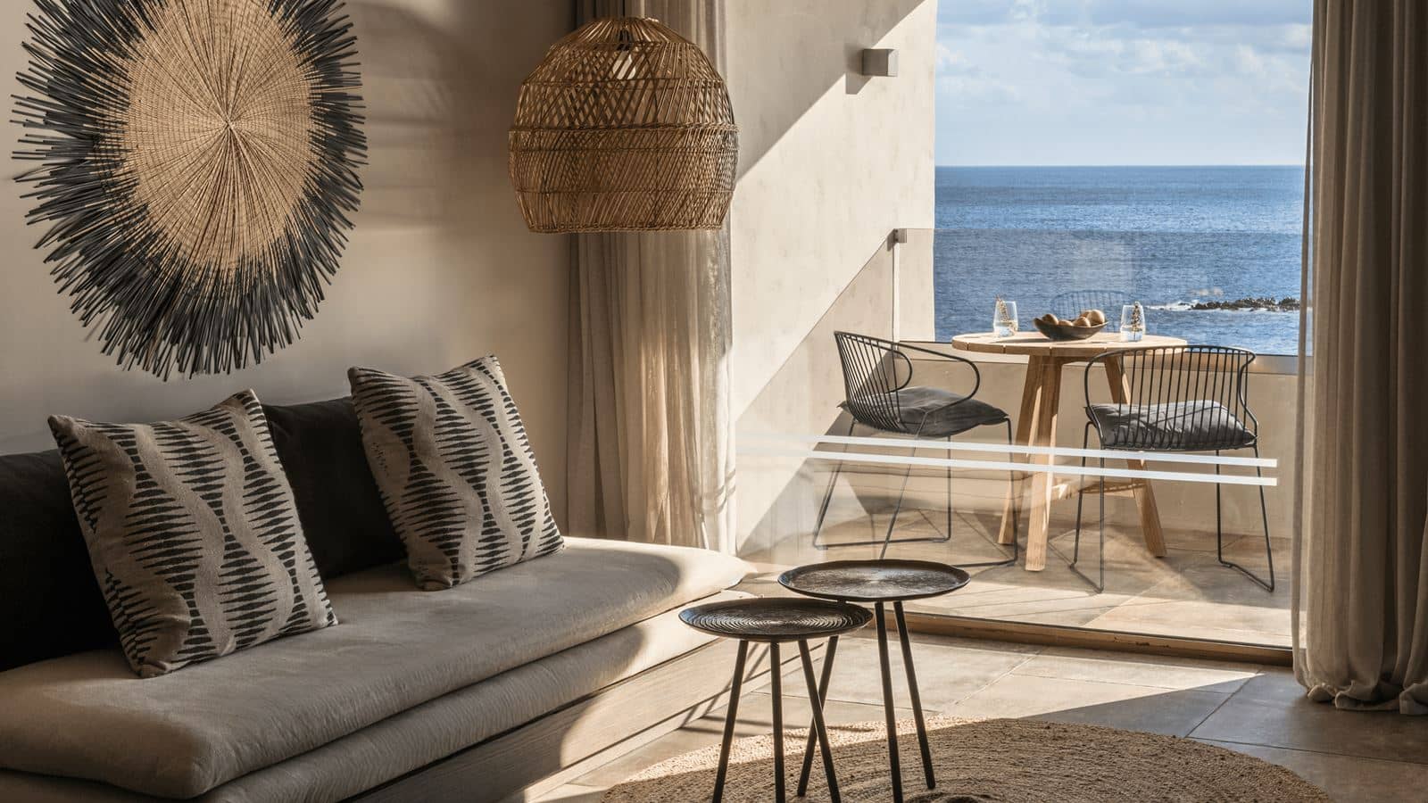 rooms-1-bedroom-infinity-blue-suite