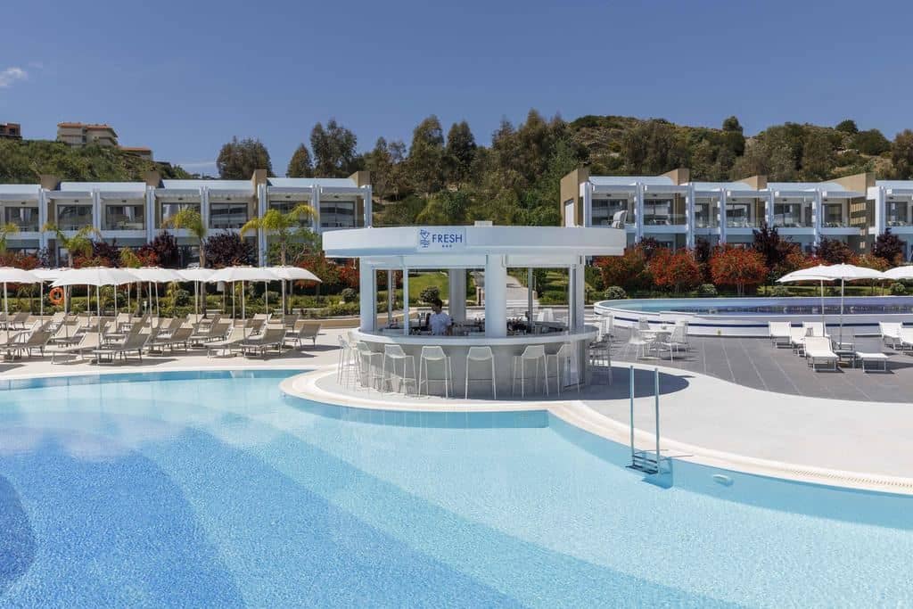 bars-fresh-pool-bar