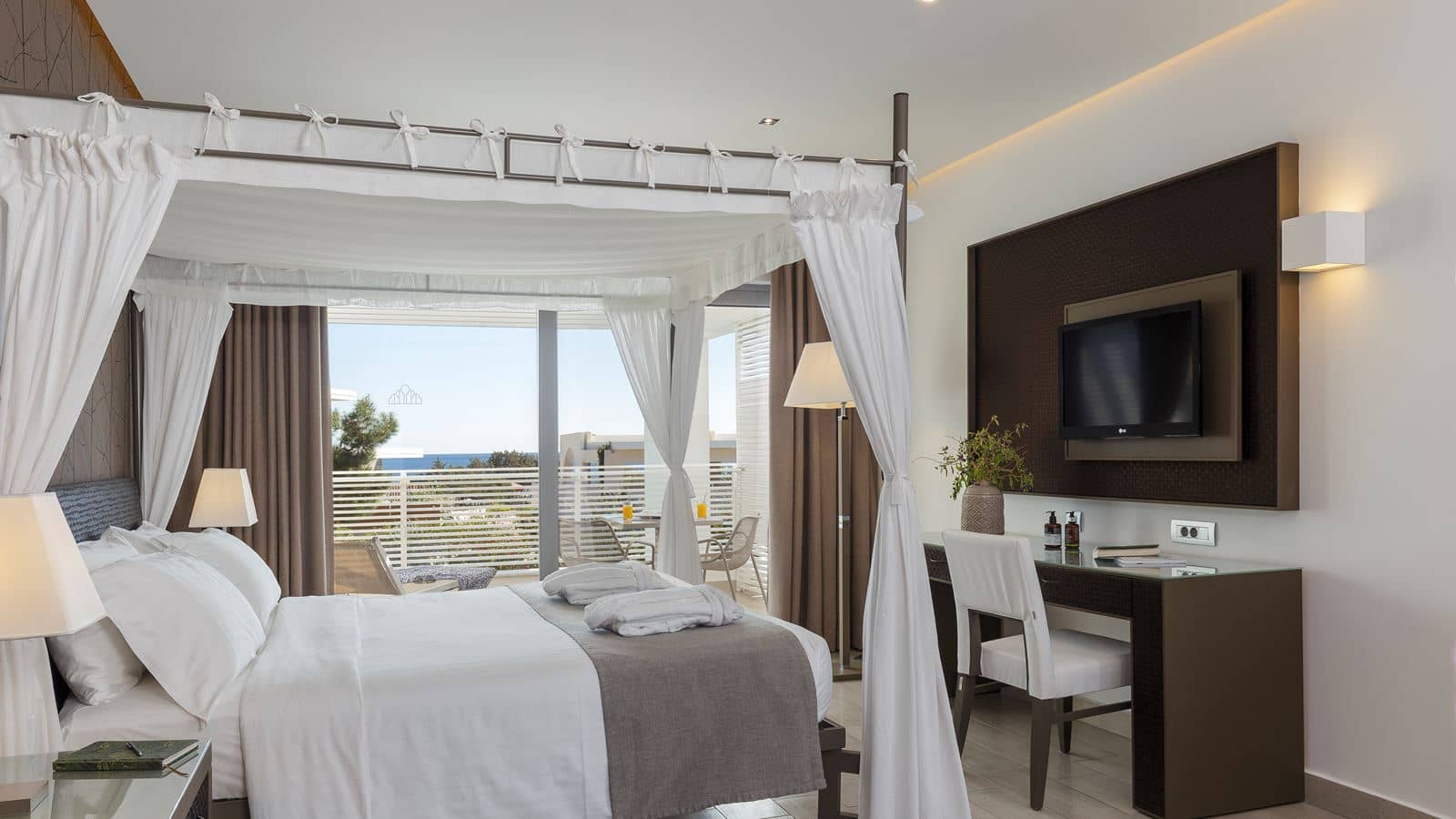 rooms-junior-suite-balcony-garden-view