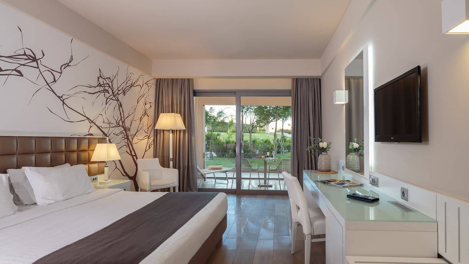 rooms-deluxe-room-balcony-or-terrace