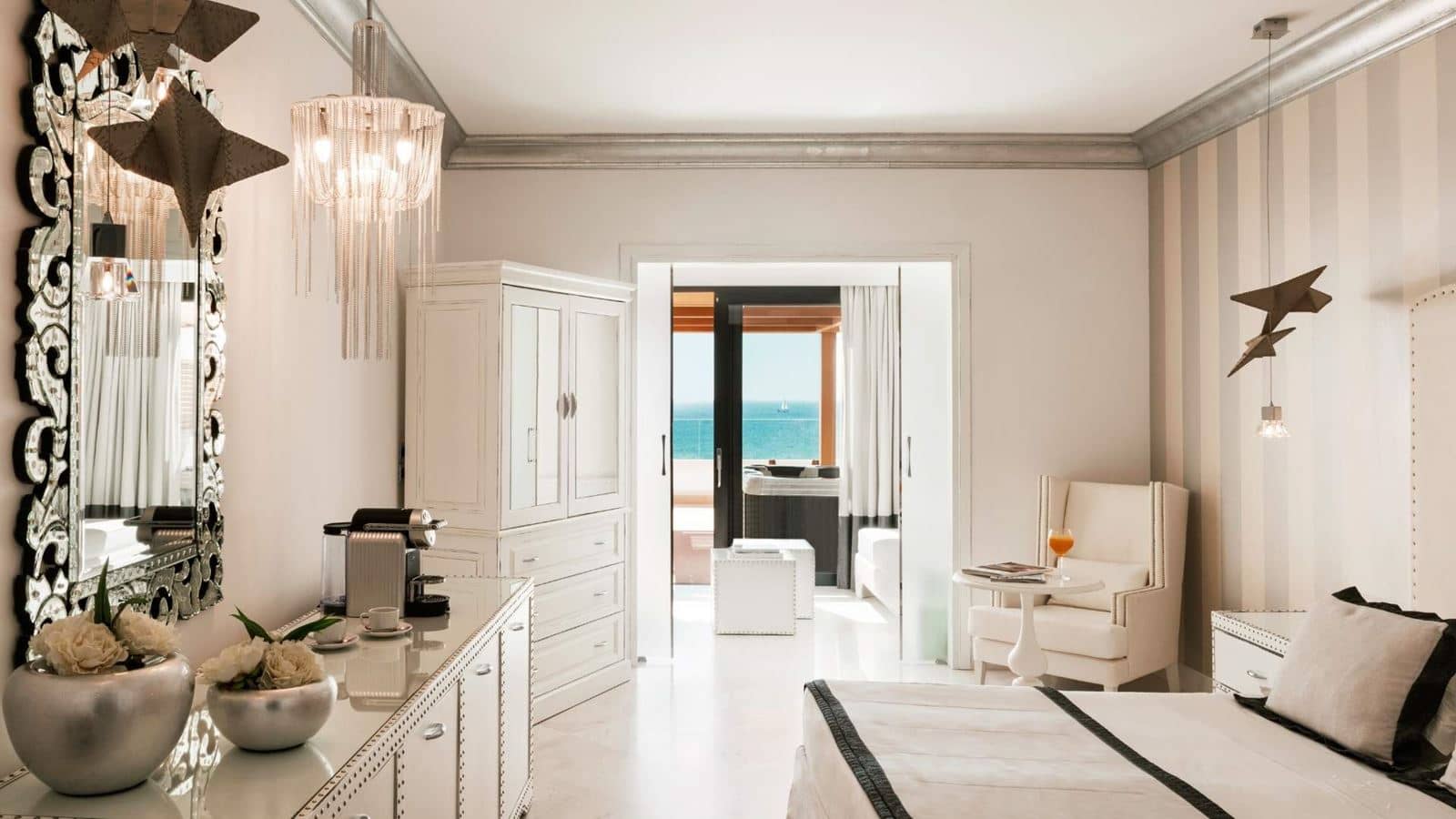 rooms-family-suite-sea-view-with-whirpool-spa-jazzi
