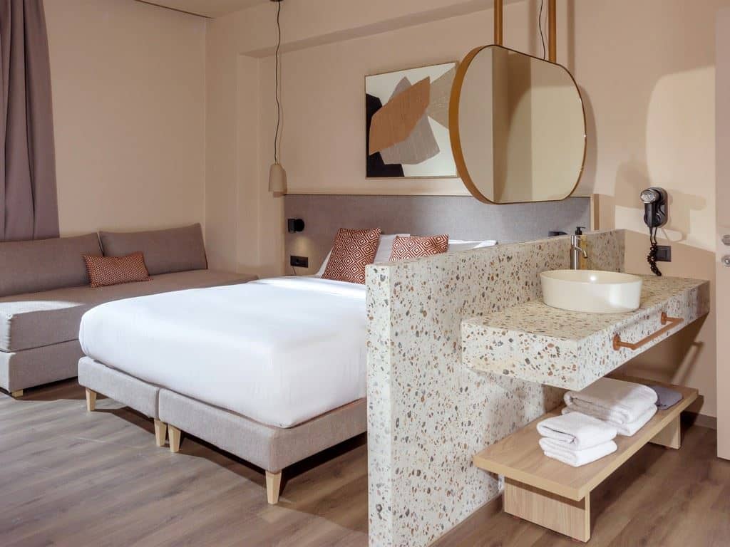 rooms-suite-junior-sideseaview-balcony-or-terrace