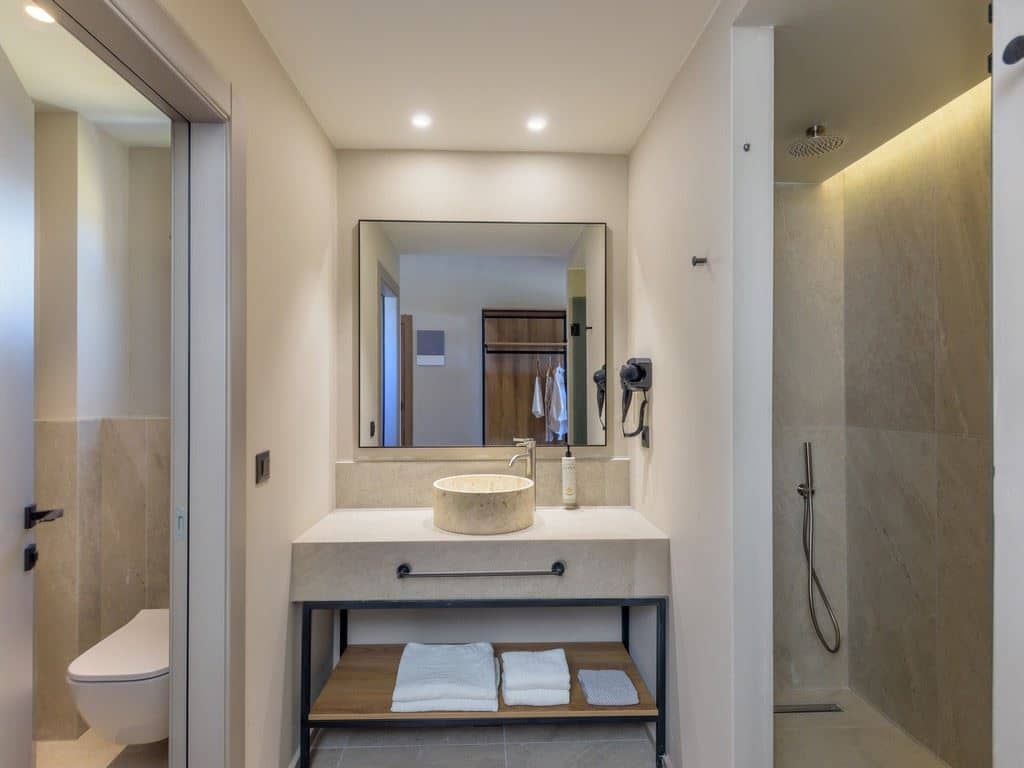 rooms-premium-room-side-sea-view