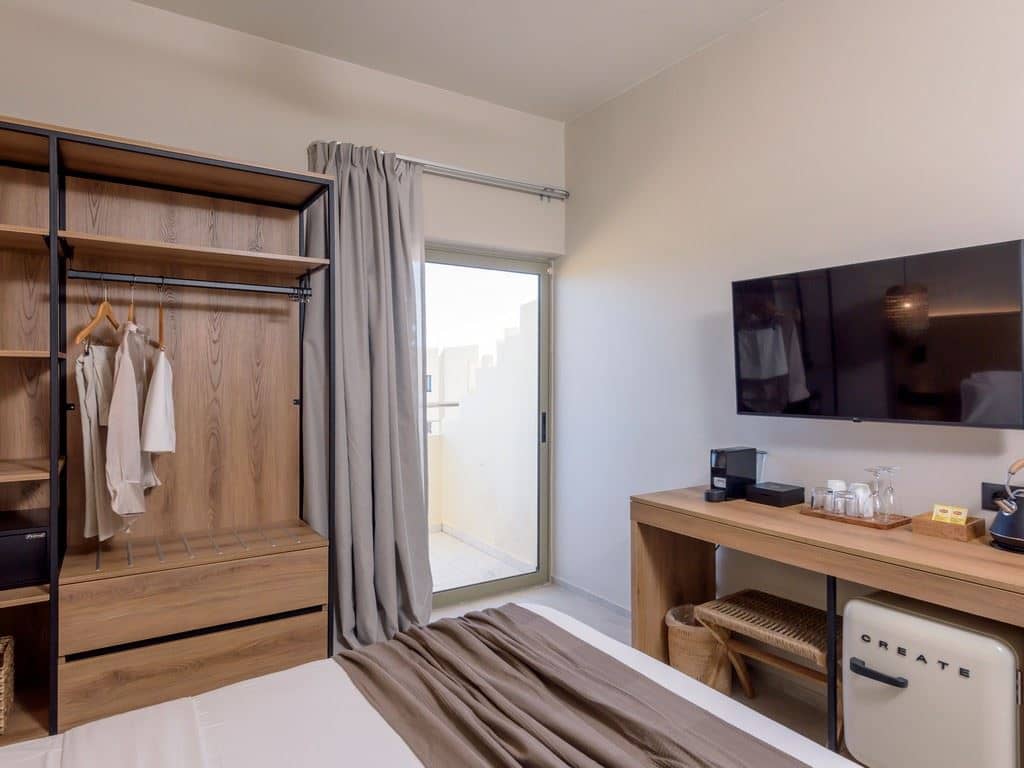 rooms-premium-room-side-sea-view