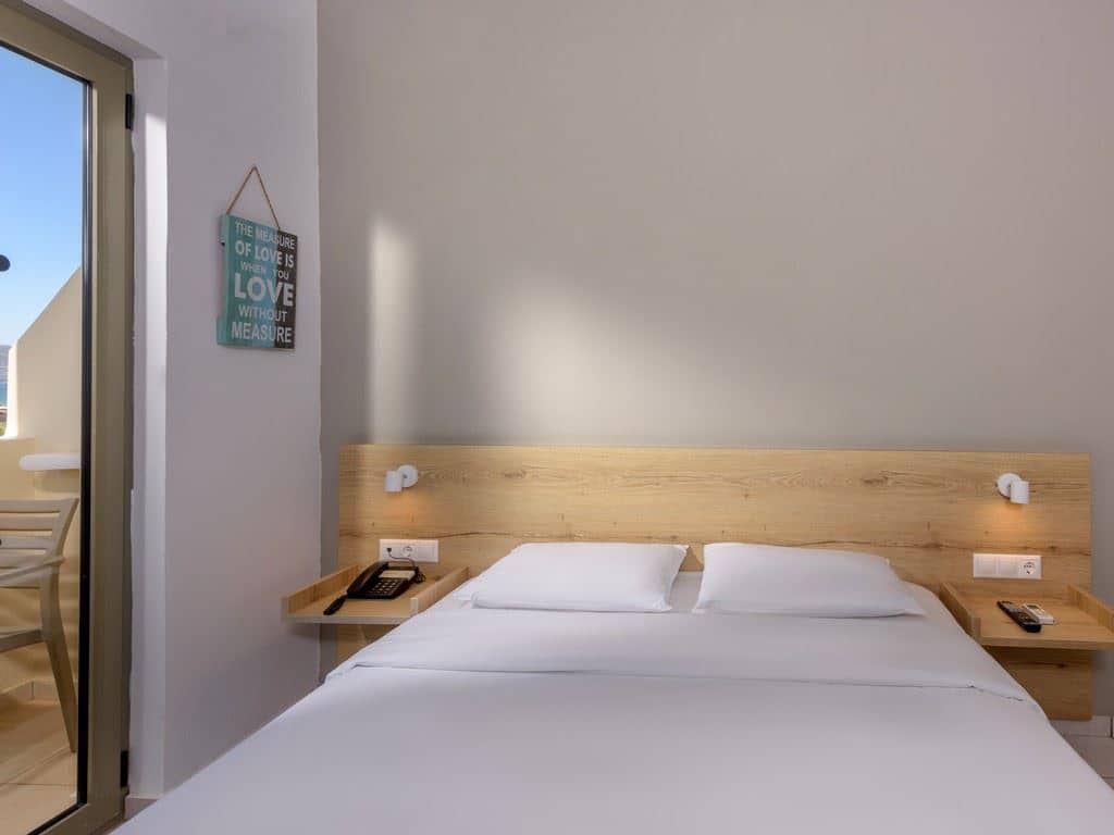 rooms-room-superior-landview-balcony-or-terrace