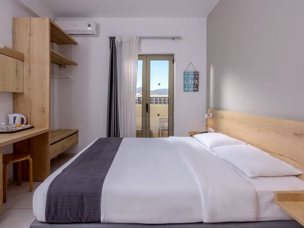 rooms-room-superior-landview-balcony-or-terrace