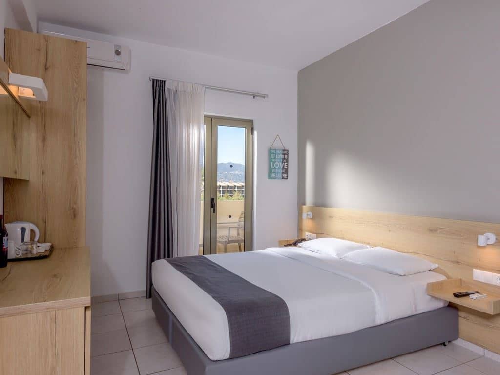 rooms-room-superior-landview-balcony-or-terrace