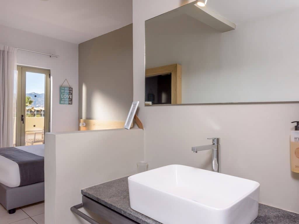 rooms-room-superior-landview-balcony-or-terrace