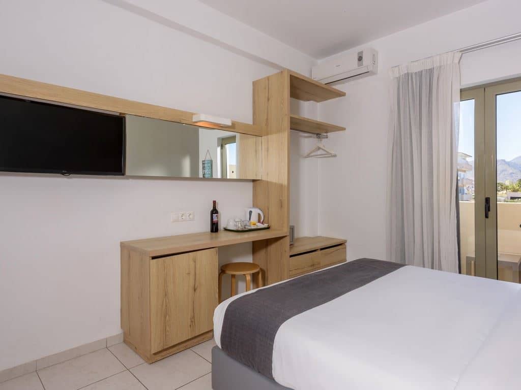 rooms-room-superior-landview-balcony-or-terrace