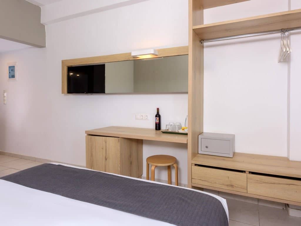 rooms-room-superior-landview-balcony-or-terrace