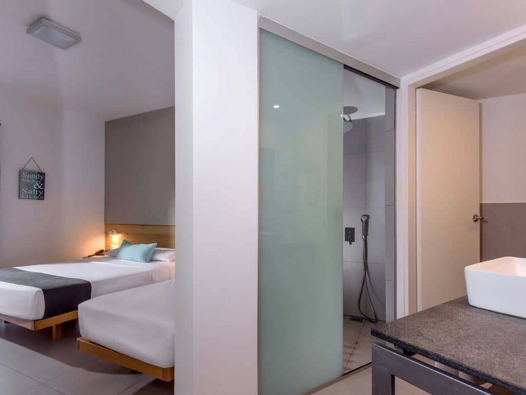 rooms-room-superior-sideseaview-balcony-or-terrace