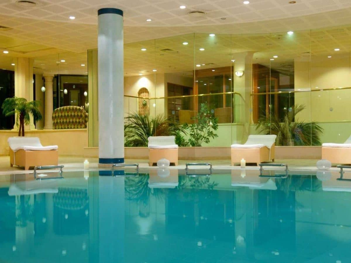 pools-outdoor--indoor-pool