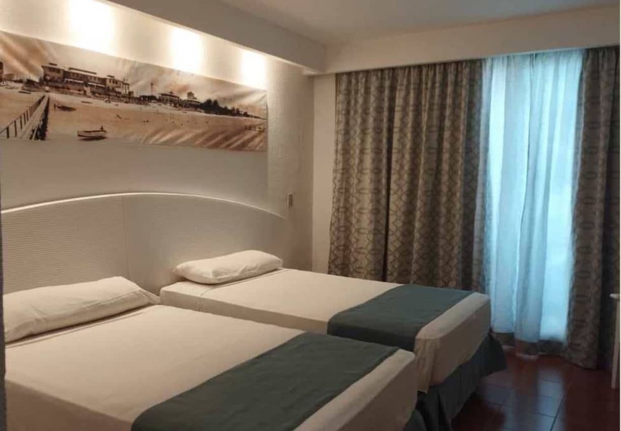 rooms-double-pool-view
