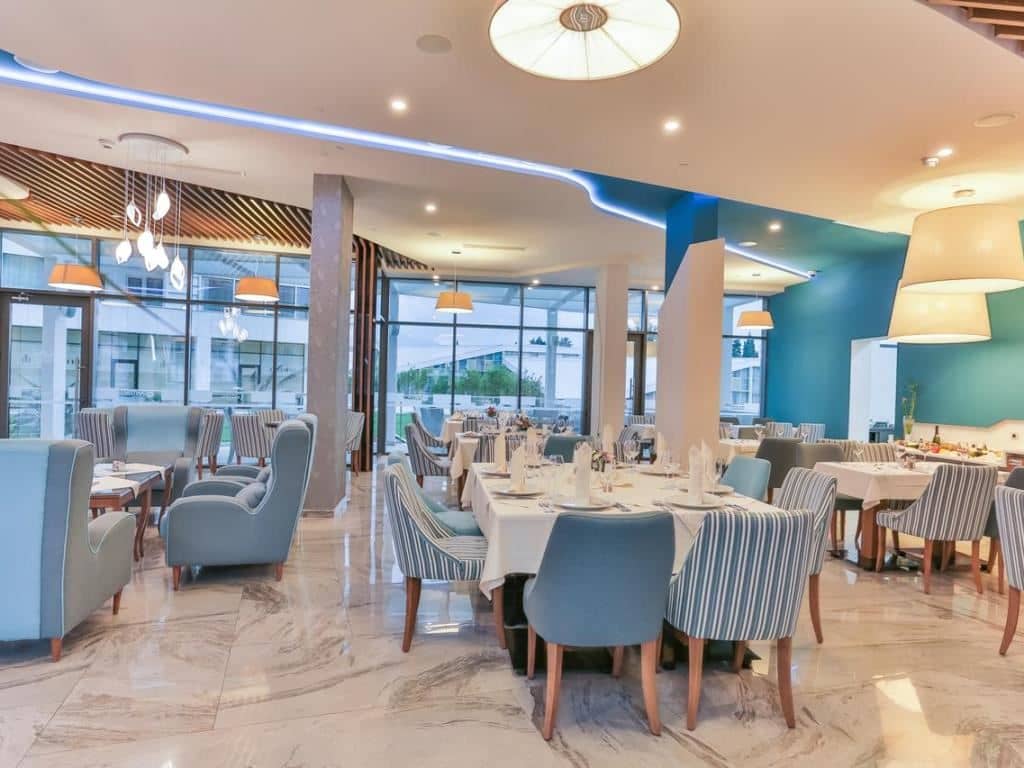 restaurants-restaurant