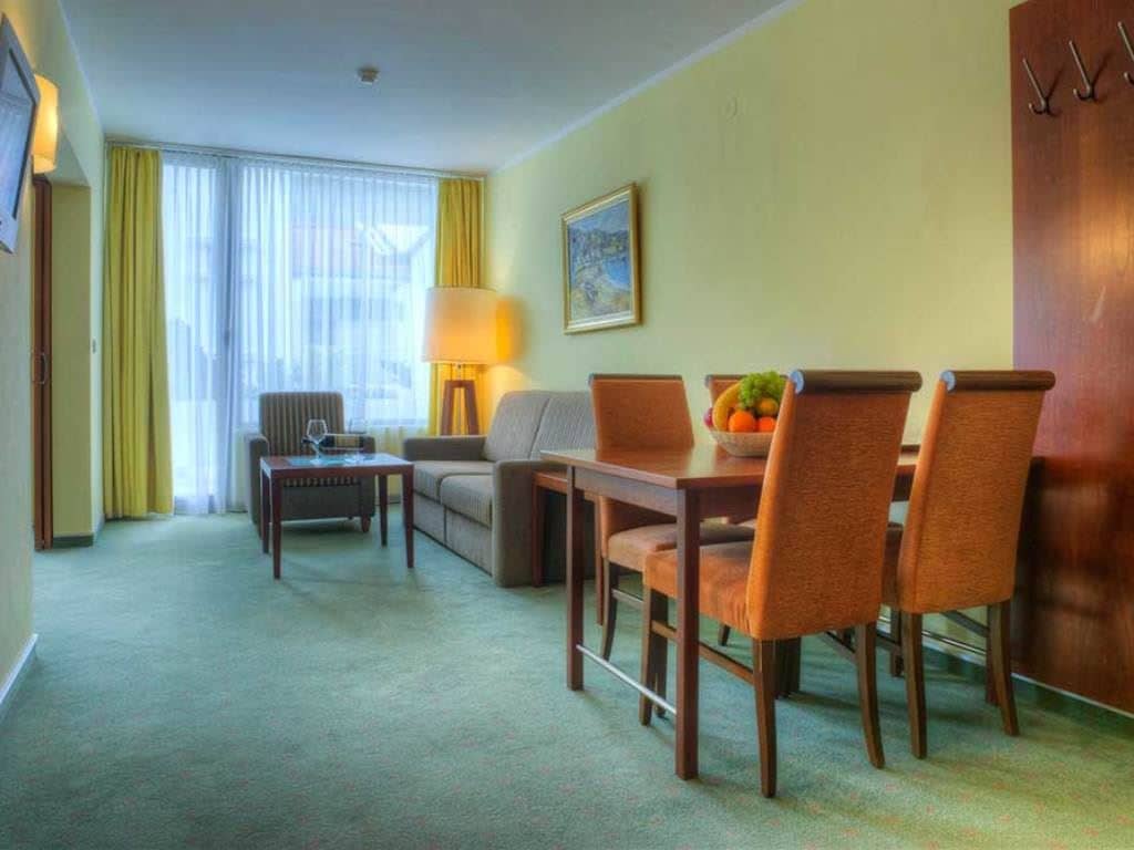 rooms-family-room