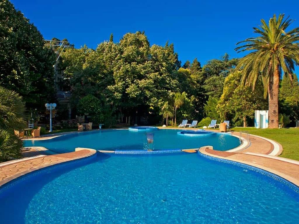 pools-outdoor-pool