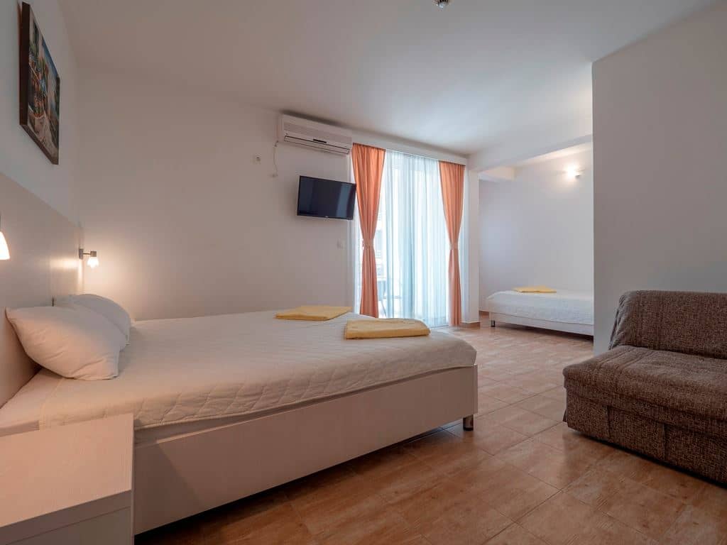 rooms-triple-room