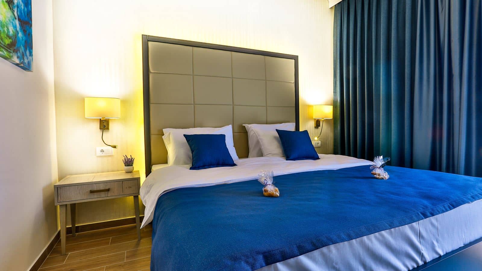 rooms-standard-double-room-pool-view