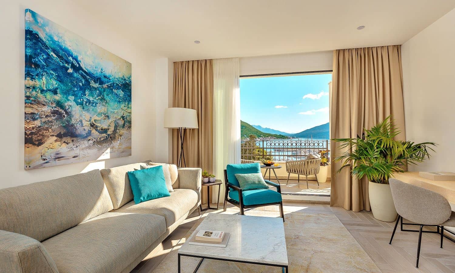 rooms-studio-sea-view-balcony-contemporary-building