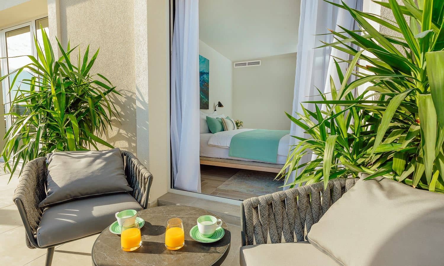 rooms-studio-park-view-balcony-contemporary-building