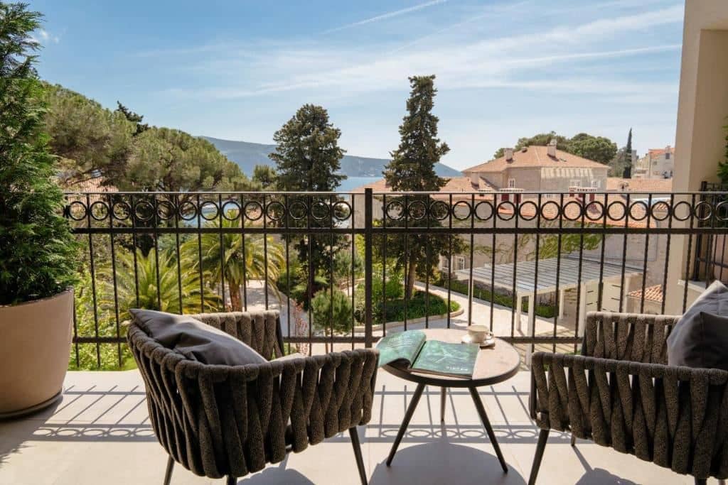 rooms-superior-room-park-view-balcony