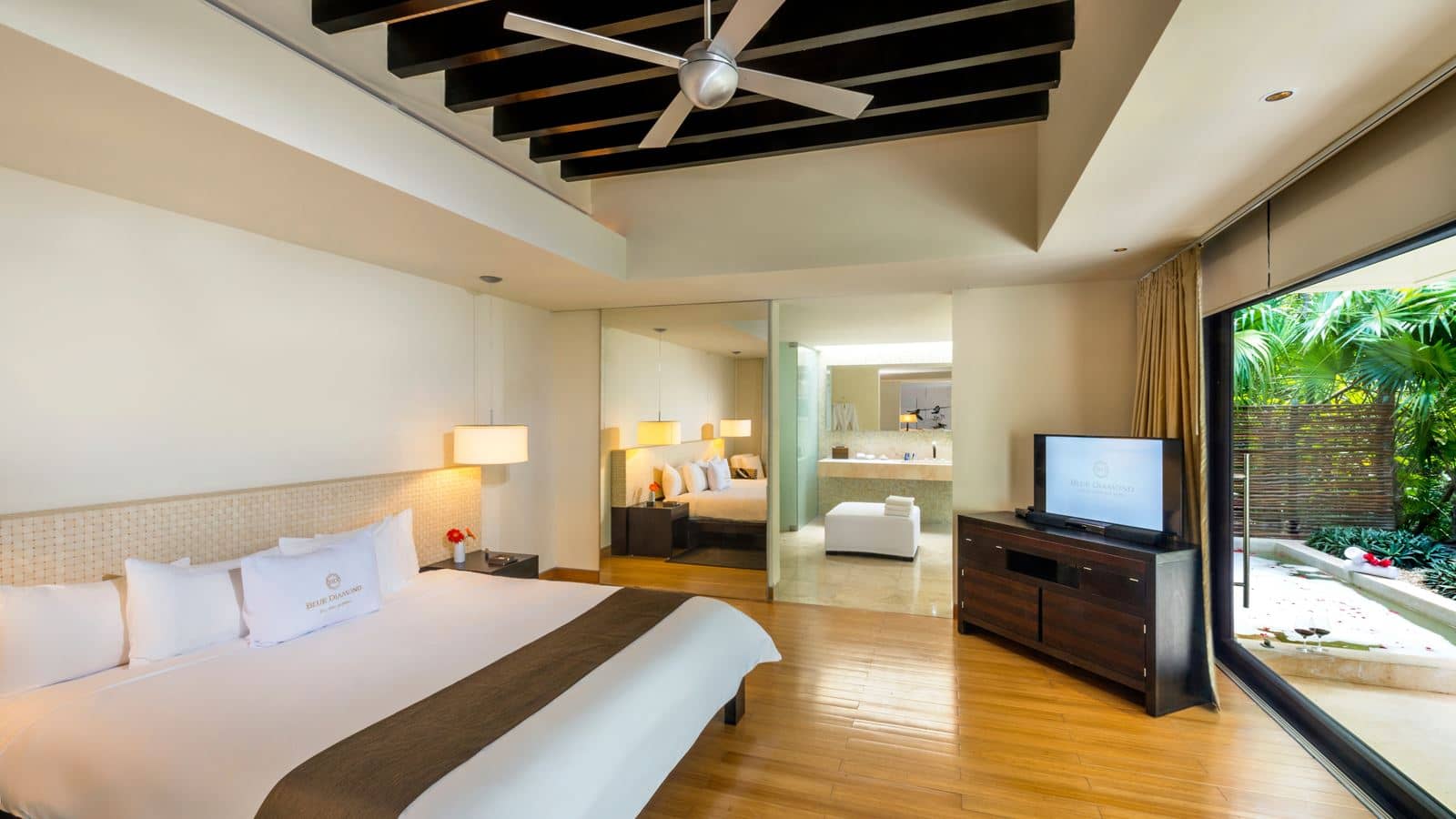 rooms-patio-suite