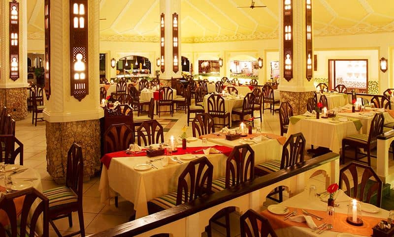 SAROVA WHITESANDS BEACH RESORT - Restoranid