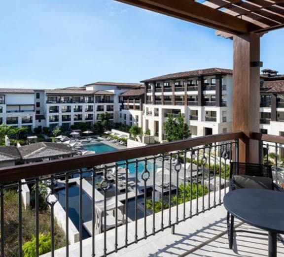 RESORT KING - POOL VIEW JUNIOR SUITE Toad