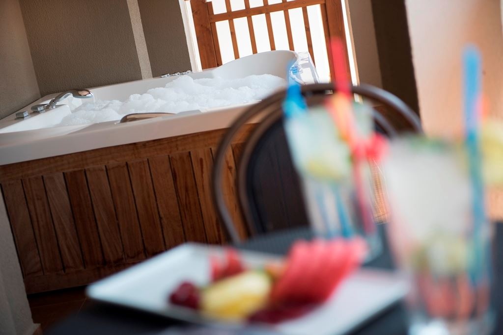 rooms-standard-room-jakuzzi-side-sea-view