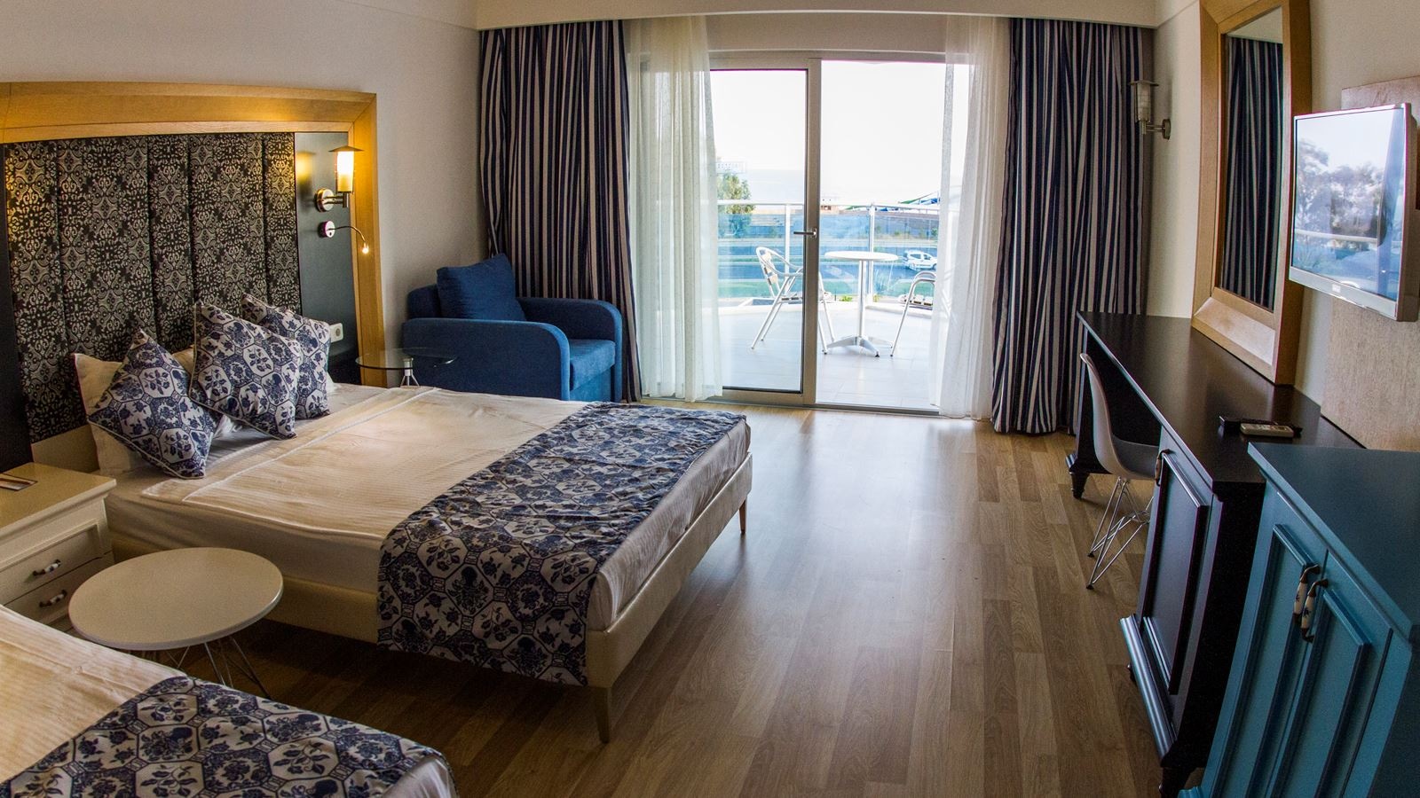 rooms-family-room-a