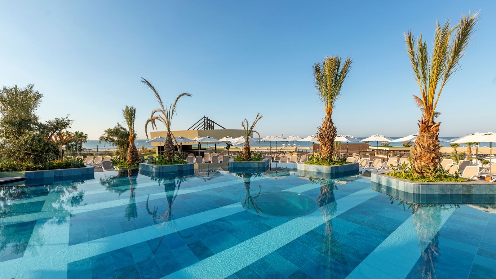 bars-infinity-pool-bar