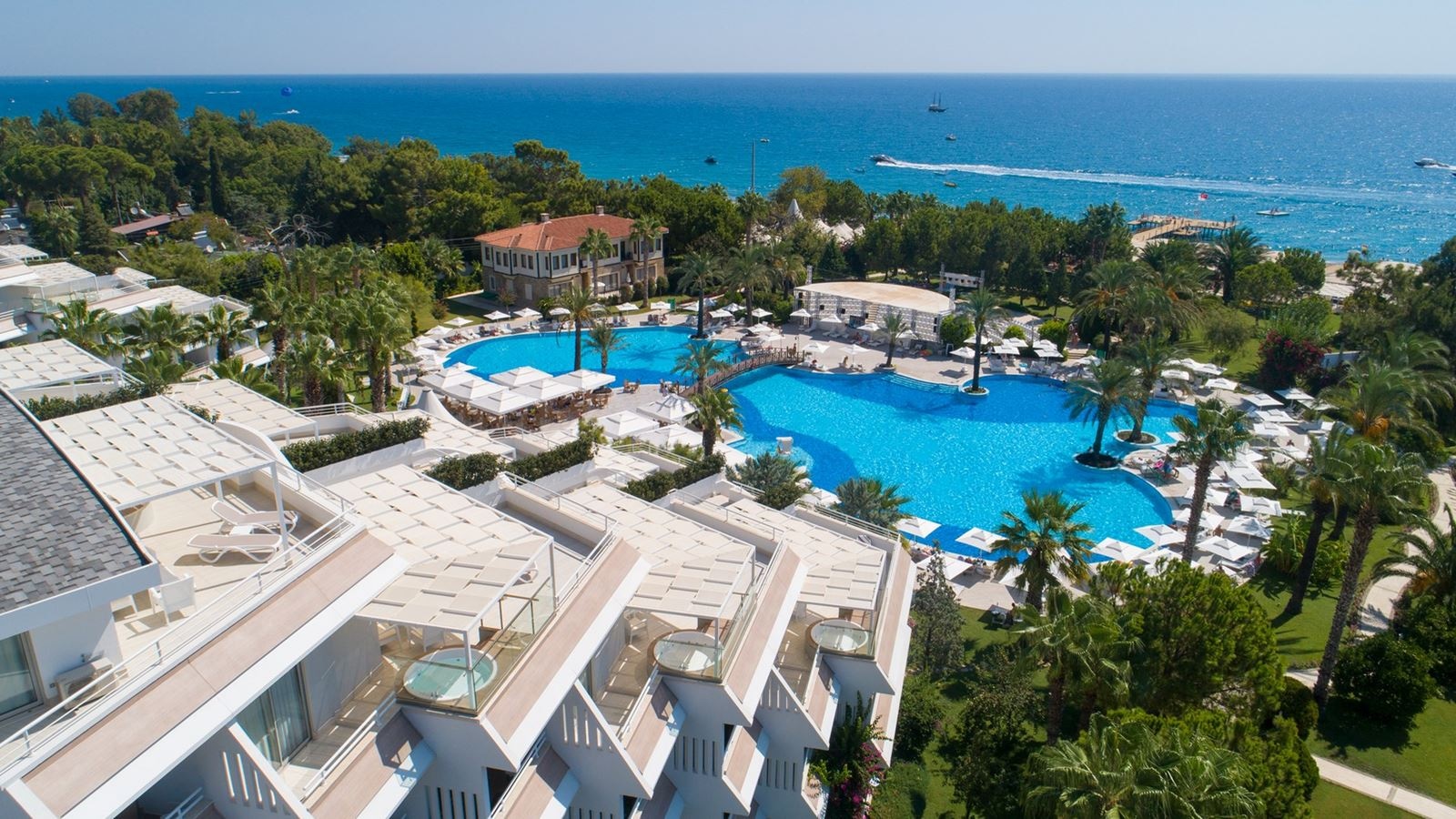 rooms-deluxe-terrace-room-with-jacuzzi