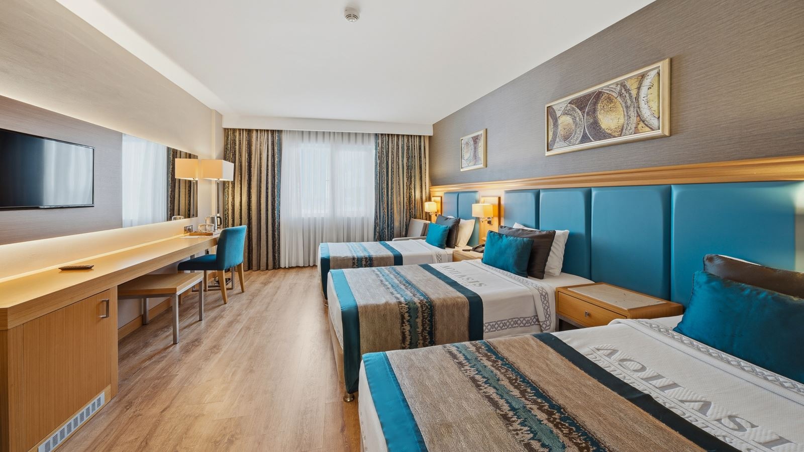 rooms-coral-room-2+2