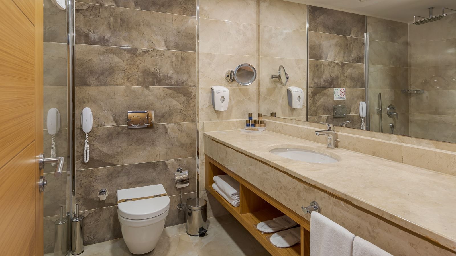rooms-coral-room-2+2