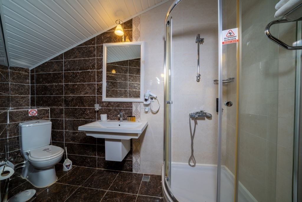 rooms-coral-room