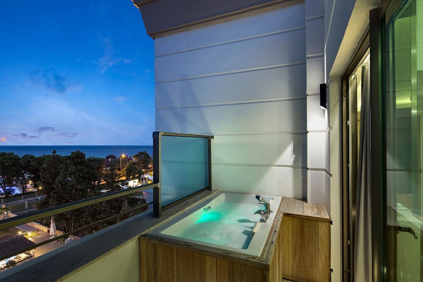 rooms-love-suite--main-building-annex-building