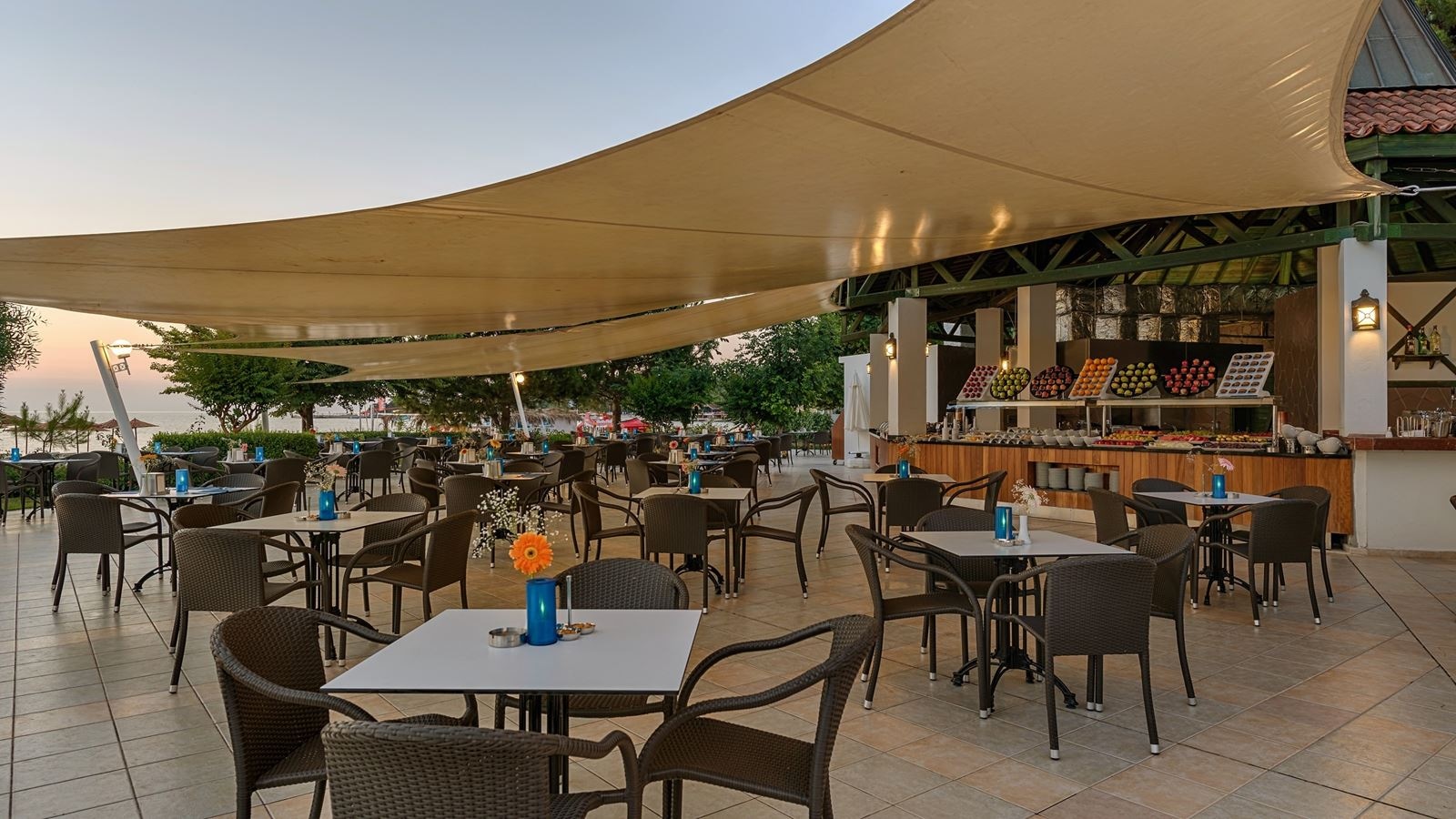 restaurants-pool-snack-restaurant