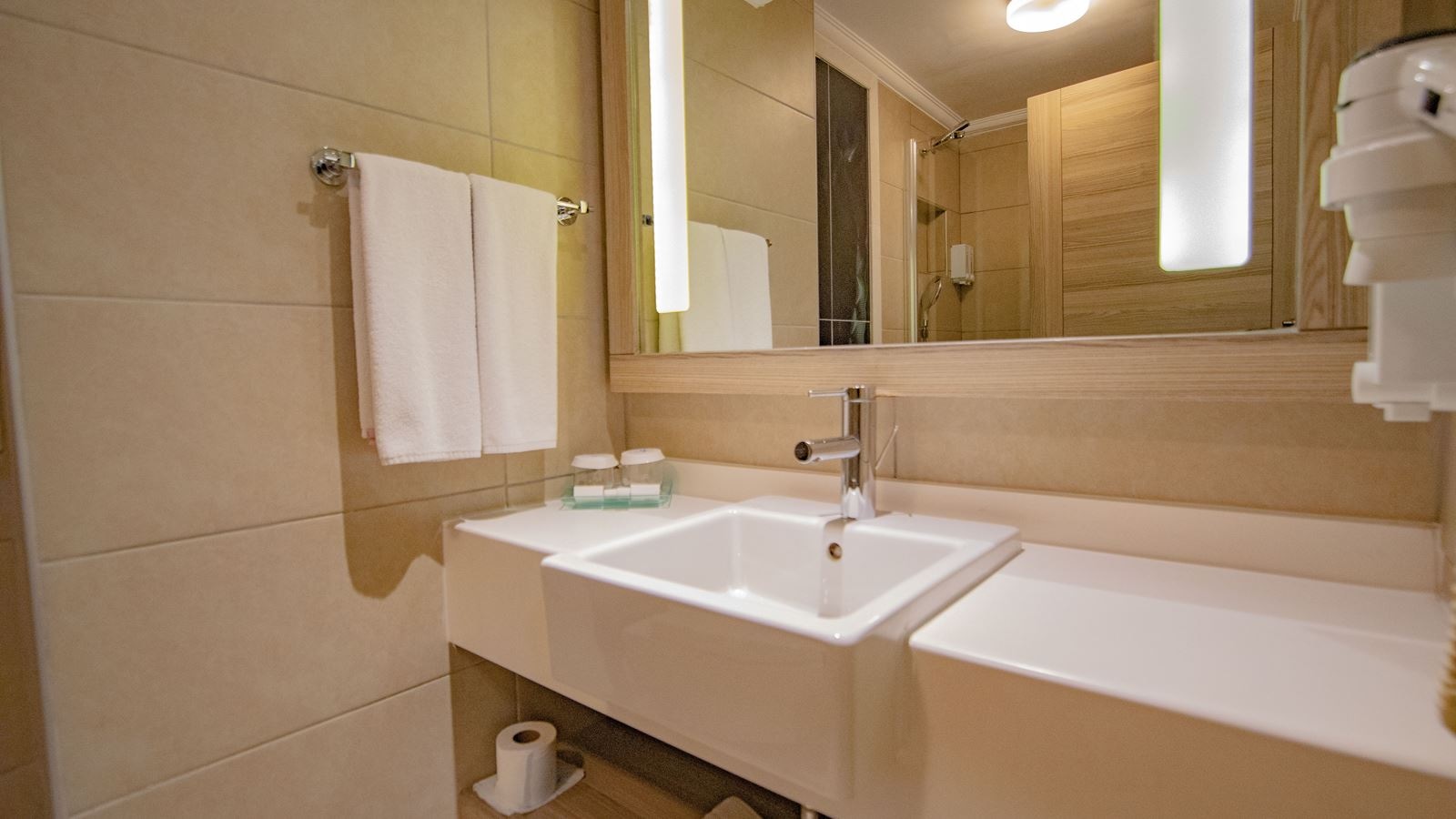 rooms-standard-room