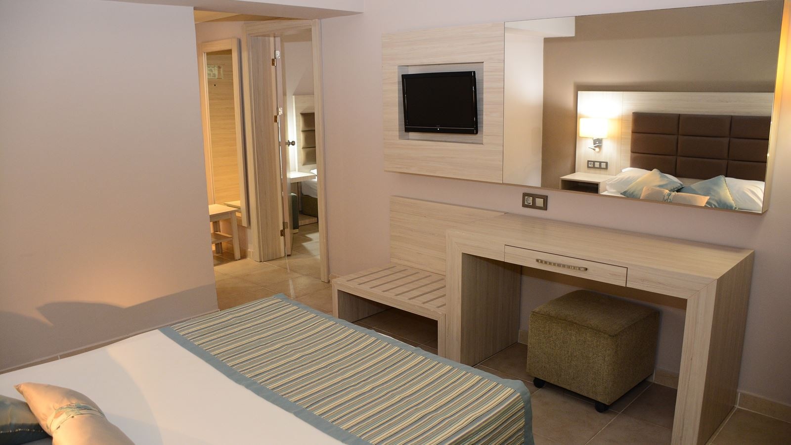 rooms-family-room