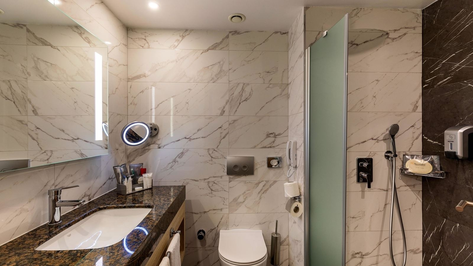 rooms-deluxe-room