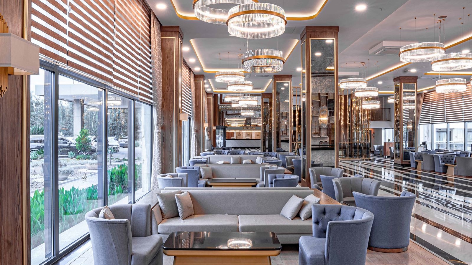 bars-queens-cafe