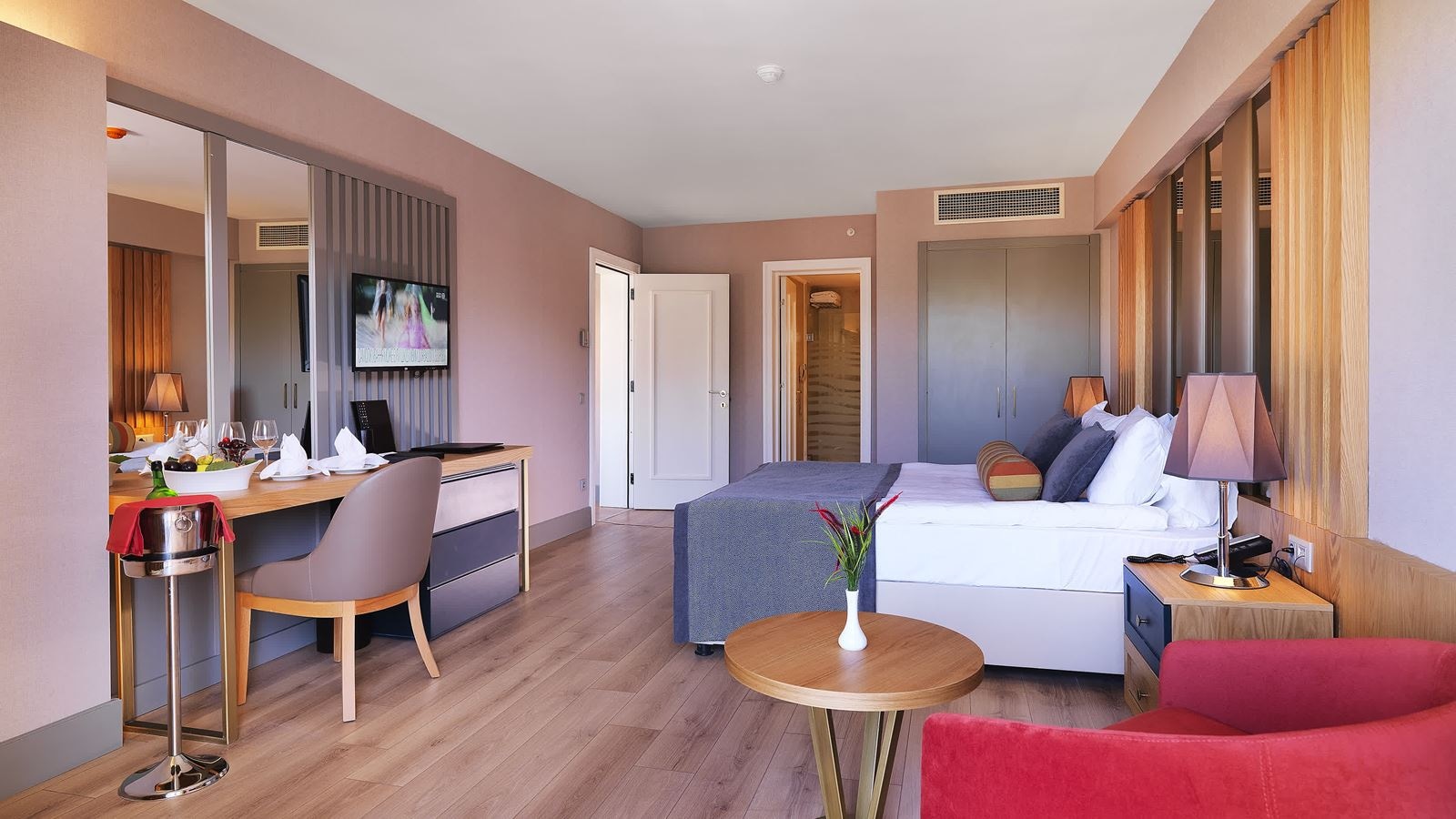 rooms-deluxe-suite
