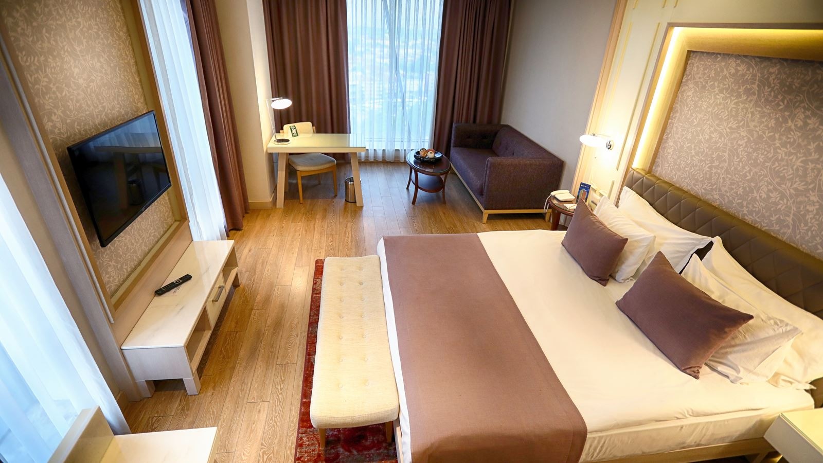 rooms-deluxe-room