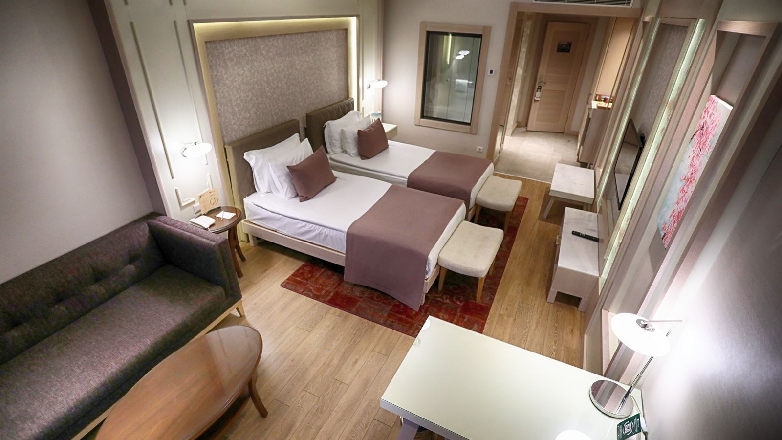 rooms-deluxe-room