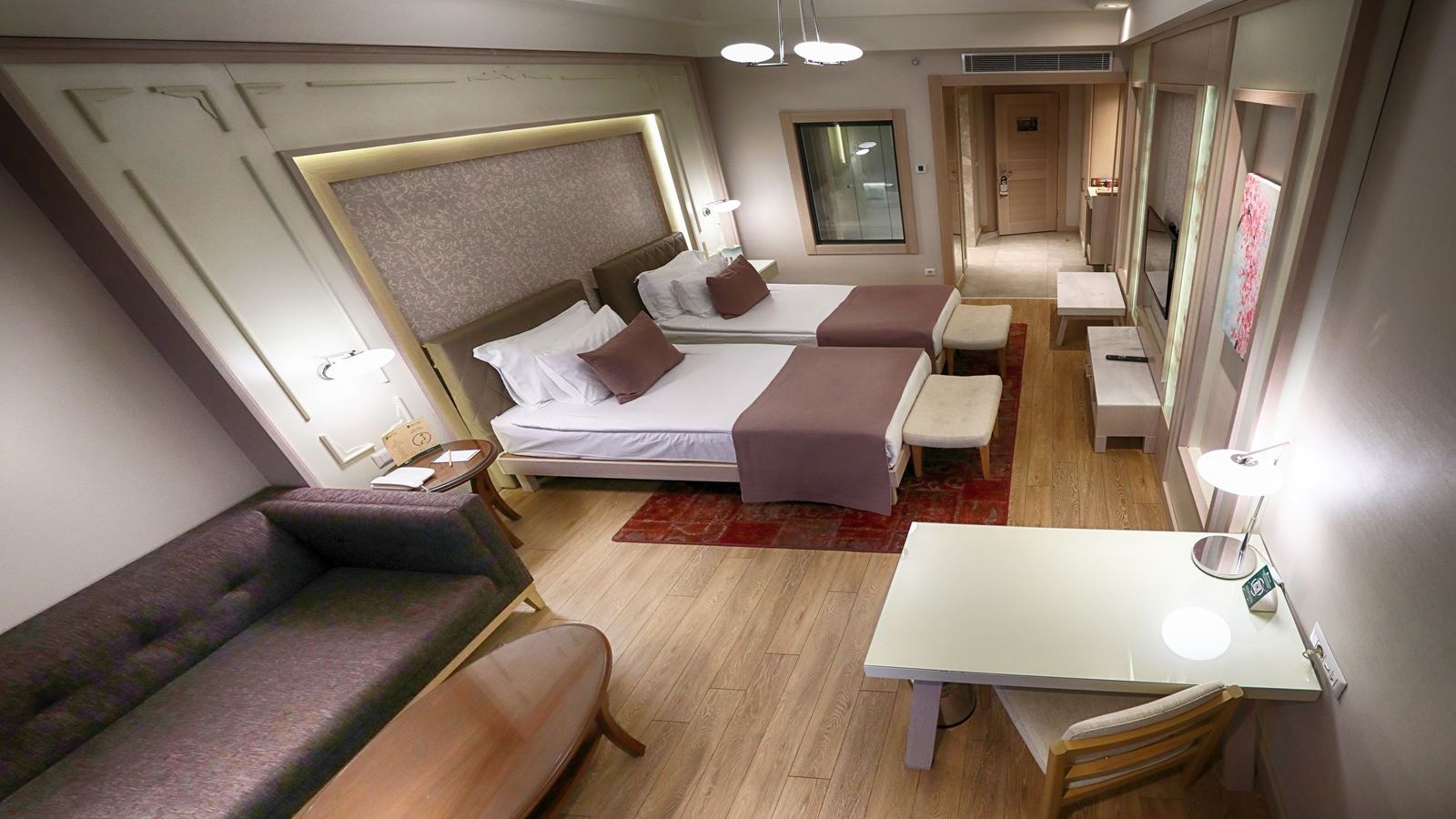 rooms-deluxe-room