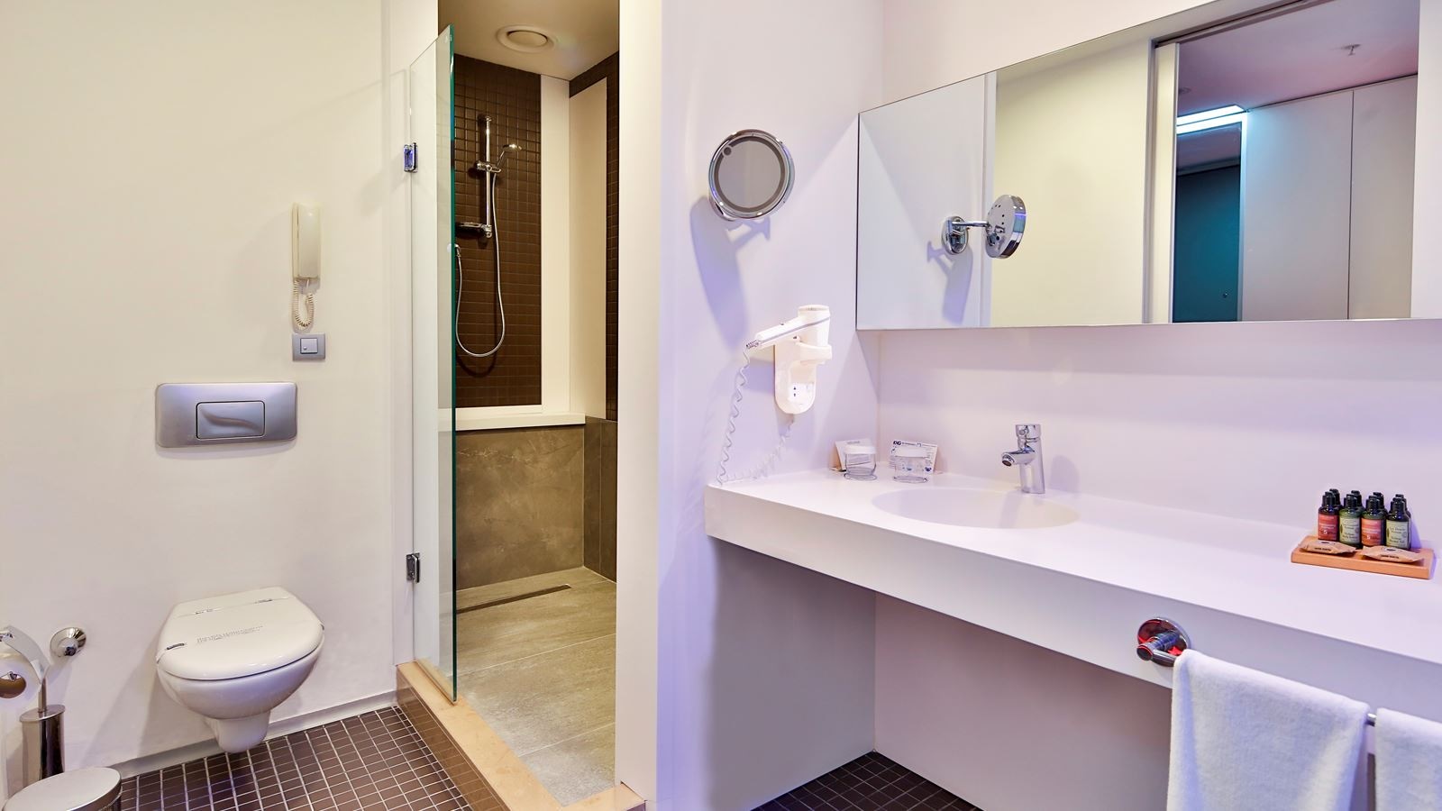 rooms-superior-room